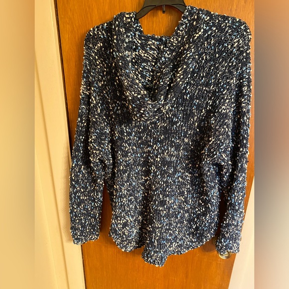 GUC women’s size XL blue & white chenille pullover with hood from Studio by JPR - Picture 2 of 11